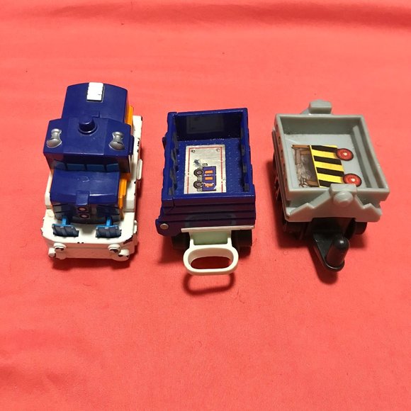 Mattel Geo Tracks - 1 locomotive and 2 freight cars - Picture 1 of 14